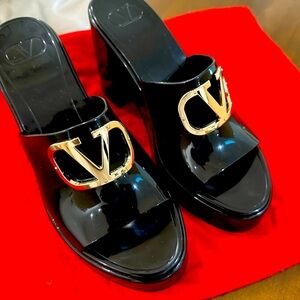 Valentino VLogo Rubber Platform Mule Sandal - Black EU Size 39 / US Size 8